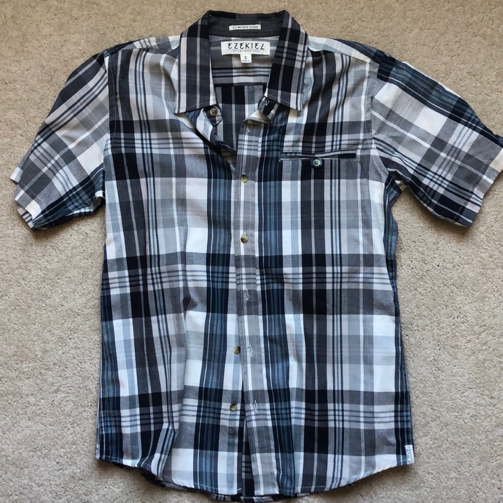 Ezekiel size small button down.